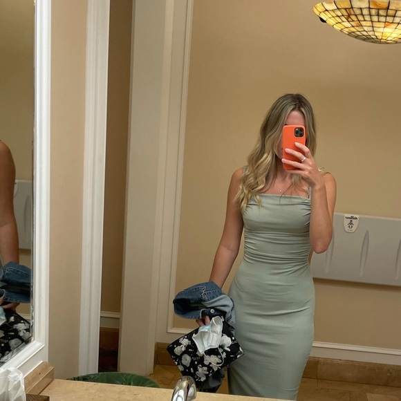 The perfect dress - Picture 3 of 7